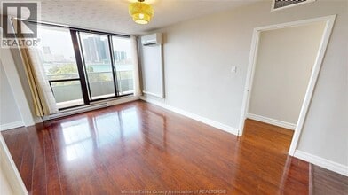 111 Riverside Dr E in Windsor, ON - Building Photo - Building Photo