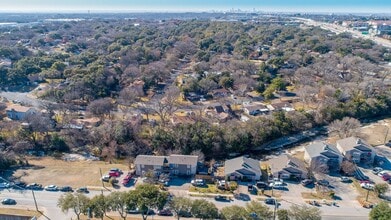 933 Park Plaza Dr in Austin, TX - Foto de edificio - Building Photo