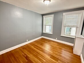 17 Warwick Rd, Unit 3 in Brookline, MA - Foto de edificio - Building Photo