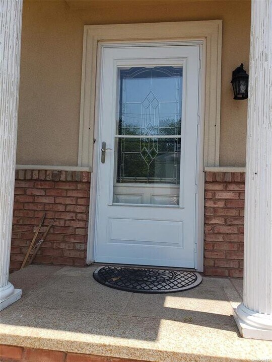 19 Richmond St in Syosset, NY - Building Photo