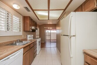 429 E Utopia Rd in Phoenix, AZ - Building Photo - Building Photo