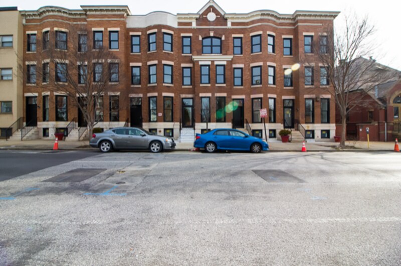 2527 St Paul St in Baltimore, MD - Building Photo