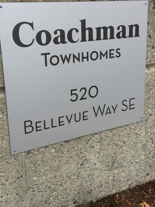 Coachman Townhomes in Bellevue, WA - Building Photo