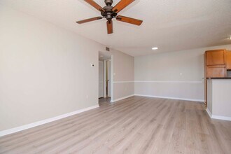 214 Lake Parsons Grn in Brandon, FL - Building Photo - Building Photo