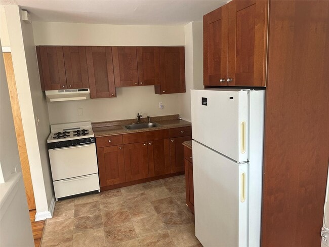 619 E Broadway in Long Beach, NY - Building Photo - Building Photo