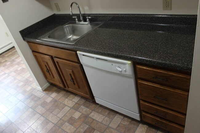 Brigham House Apartments in Maybrook, NY - Foto de edificio - Building Photo