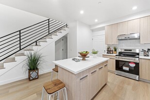 437 E Patterson Way in Fullerton, CA - Building Photo