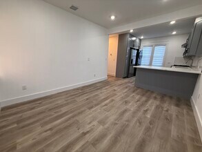 517 Lincoln St, Unit 3 in Palisades Park, NJ - Foto de edificio - Building Photo