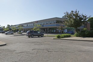 Lake Vista Flats in Oshawa, ON - Building Photo