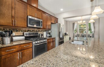 1903 112th Pl SE in Everett, WA - Foto de edificio - Building Photo