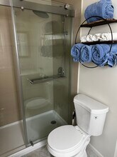128 34th St, Unit 128 34th Street Upstairs in Newport Beach, CA - Foto de edificio - Building Photo