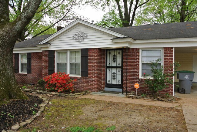 1453 Colonial Rd in Memphis, TN - Building Photo - Building Photo
