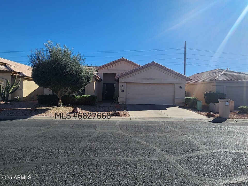 14813 W Verde Ln in Goodyear, AZ - Building Photo