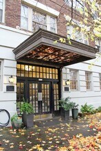 1928 SW Laurel St in Portland, OR - Building Photo - Building Photo