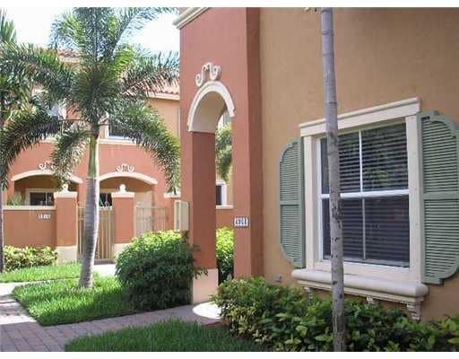 property at 4903 N Harbor Isles Dr