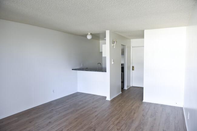 320 S Ardmore Ave, Unit 229 in Los Angeles, CA - Building Photo - Building Photo