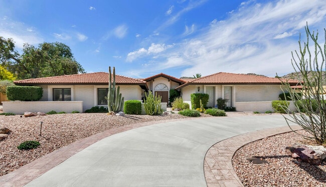 8818 North 47th Pl in Phoenix, AZ - Building Photo - Building Photo