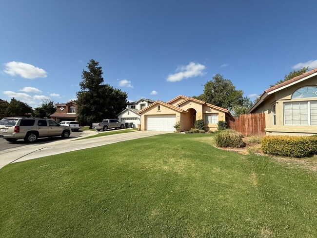 Single-Story 3 Bed, 2 Bath Home with Firep in Bakersfield, CA - Building Photo - Building Photo