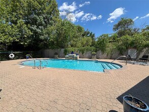 12401 Los Indios Trail, Unit 44 in Austin, TX - Foto de edificio - Building Photo