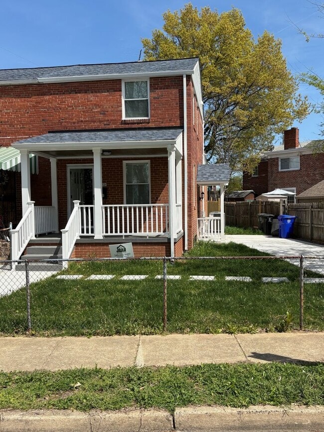 2449 S Oakland St in Arlington, VA - Building Photo - Building Photo