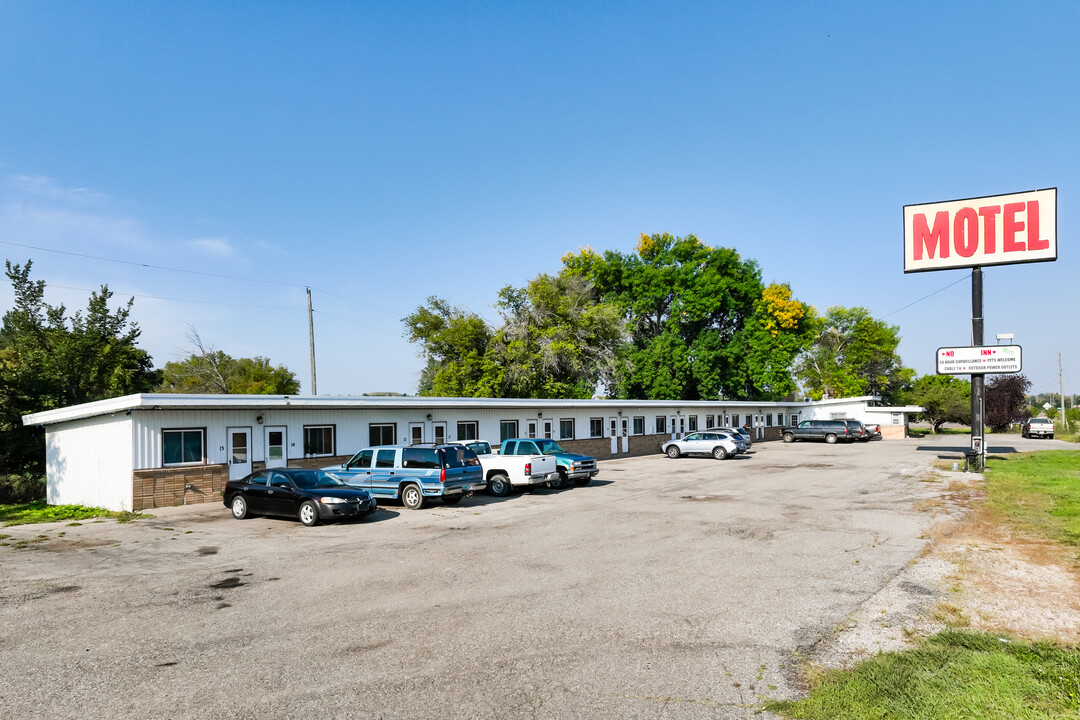 1610 Business Loop E in Jamestown, ND - Building Photo