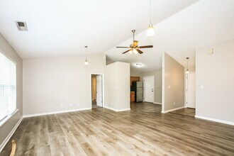 5426 Claybrooke Dr in Indianapolis, IN - Building Photo - Building Photo
