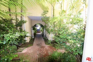 9066 Shoreham Dr in West Hollywood, CA - Building Photo