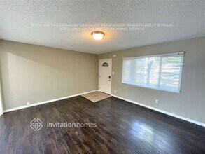 9233 Kewen Ave in Los Angeles, CA - Foto de edificio - Building Photo