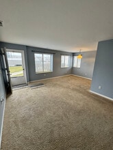 30757 Hidden Pines Ln in Roseville, MI - Building Photo - Building Photo