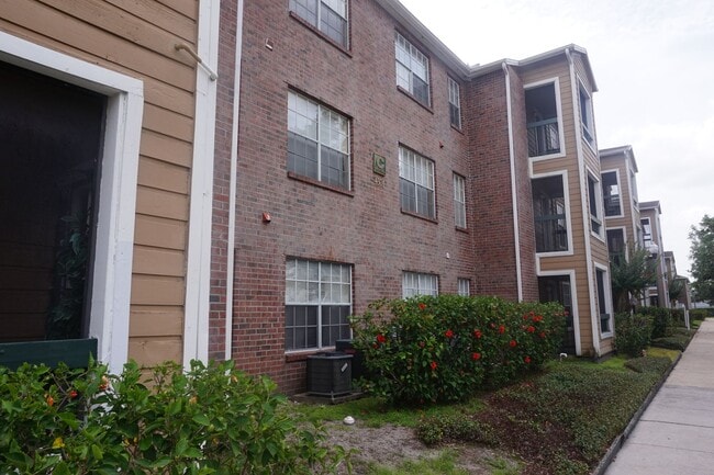 property at 4301 Lizshire Ln