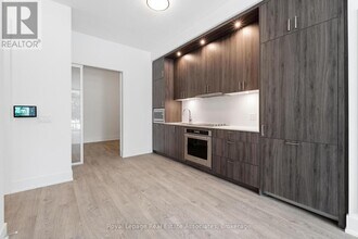 259 The Kingsway in Toronto, ON - Building Photo - Building Photo