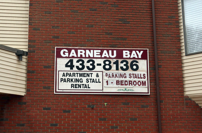 Garneau Bay in Edmonton, AB - Building Photo - Other