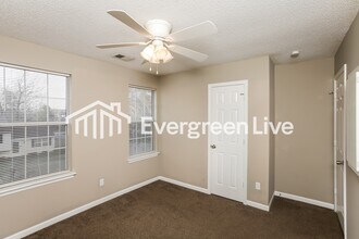 201 Ambling Cir in Columbia, SC - Foto de edificio - Building Photo