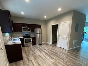 1125 Old Barren River Rd in Bowling Green, KY - Building Photo - Building Photo