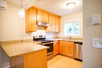 932 SE 50th Ave in Portland, OR - Building Photo - Building Photo