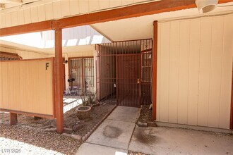 465 N Lamb Blvd in Las Vegas, NV - Foto de edificio - Building Photo