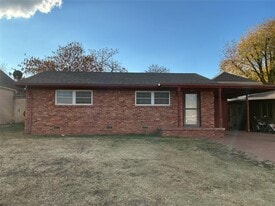 714 S 6th St in Clinton, OK - Building Photo
