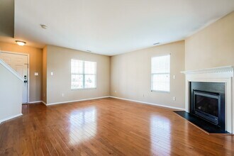 1013 Lockberry Ct in Clayton, NC - Foto de edificio - Building Photo