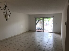 11925 NE 2nd Ave in Miami, FL - Building Photo - Building Photo