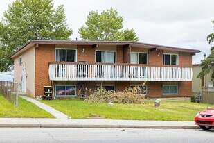 7420 Hunterview Dr NW in Calgary, AB - Building Photo