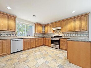 2911 Stevens St in Montrose, CA - Building Photo - Building Photo