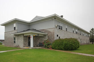 Southside Square Apartments in Roseau, MN - Building Photo - Building Photo