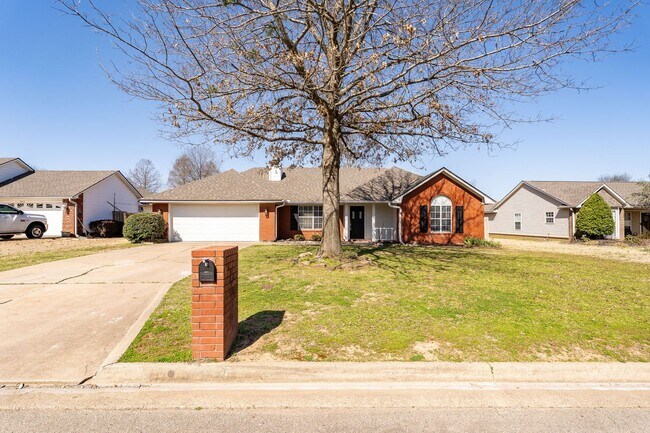 7006 Red Bud Dr in Fort Smith, AR - Building Photo - Building Photo