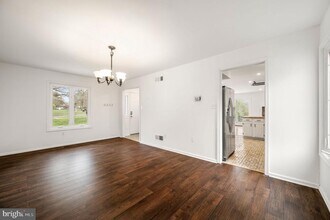 302 Pinebrooke Cir in Downingtown, PA - Building Photo - Building Photo
