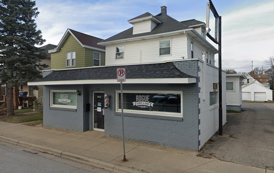 937 Leonard St NW in Grand Rapids, MI - Building Photo