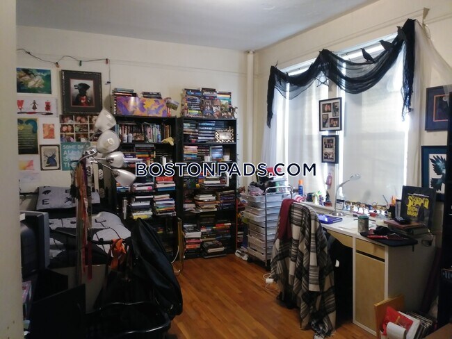 1687 Commonwealth Ave in Boston, MA - Building Photo - Building Photo