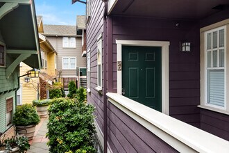 5430 California Ave SW, Unit 2D in Seattle, WA - Foto de edificio - Building Photo