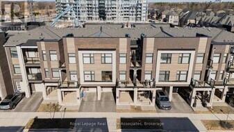 2459 Belt Ln in Oakville, ON - Building Photo