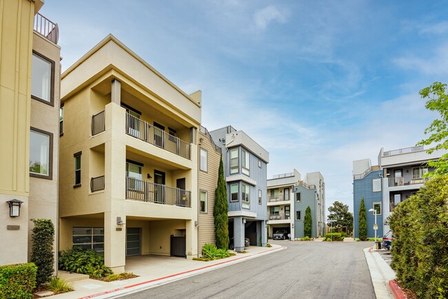 property at 1627 Hampton Dr