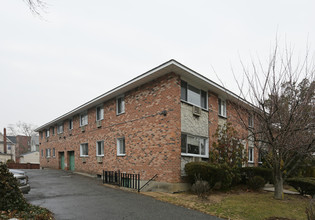 2-8 S Marion Pl in Rockville Centre, NY - Building Photo - Building Photo